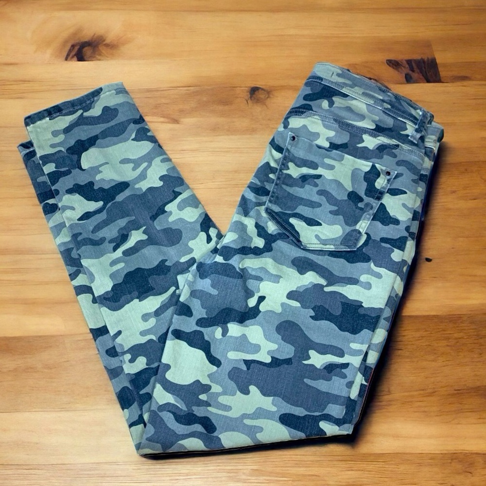 HARPER Women’s skinny camo jeans- 30